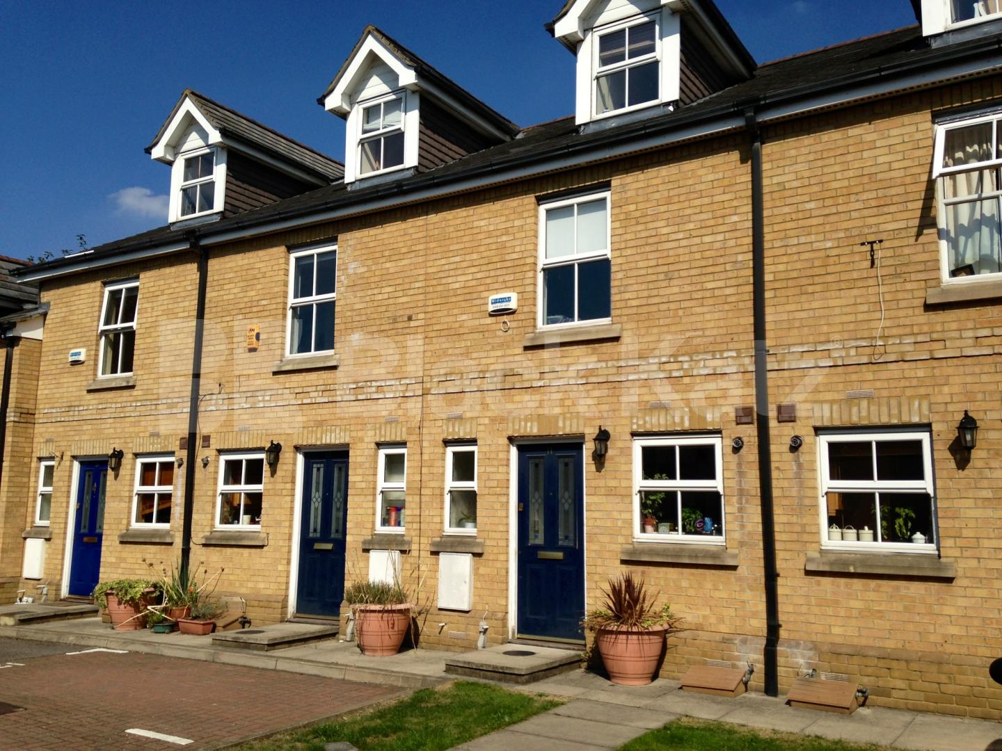 			LET, 3 Bedroom, 1 bath, 1 reception Mews House			 Harper Mews, Garratt Lane , Earlsfield